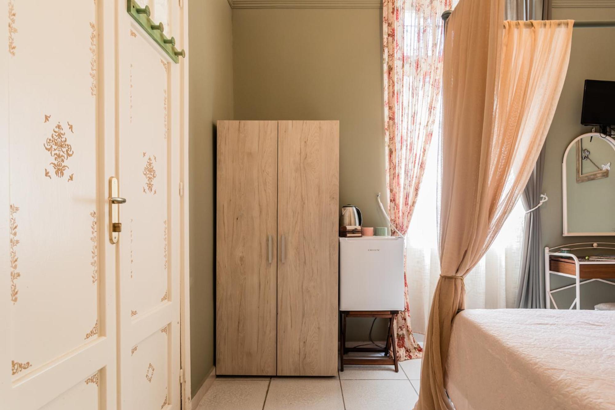 Alegria Simple Economy Rooms Athena Bagian luar foto